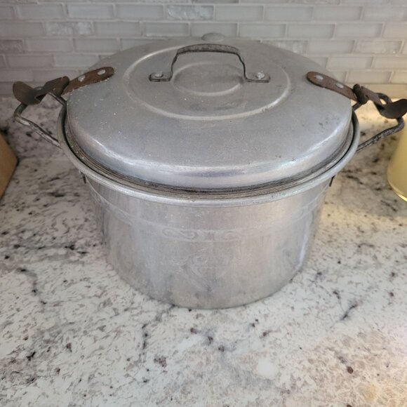 Vintage Pure Aluminum Camping Cook Pot With Lid & Handles Made In USA - Picture 1 of 11